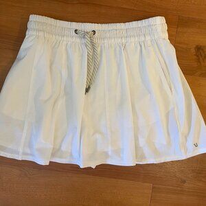 Vuori White clementine tennis Skirt